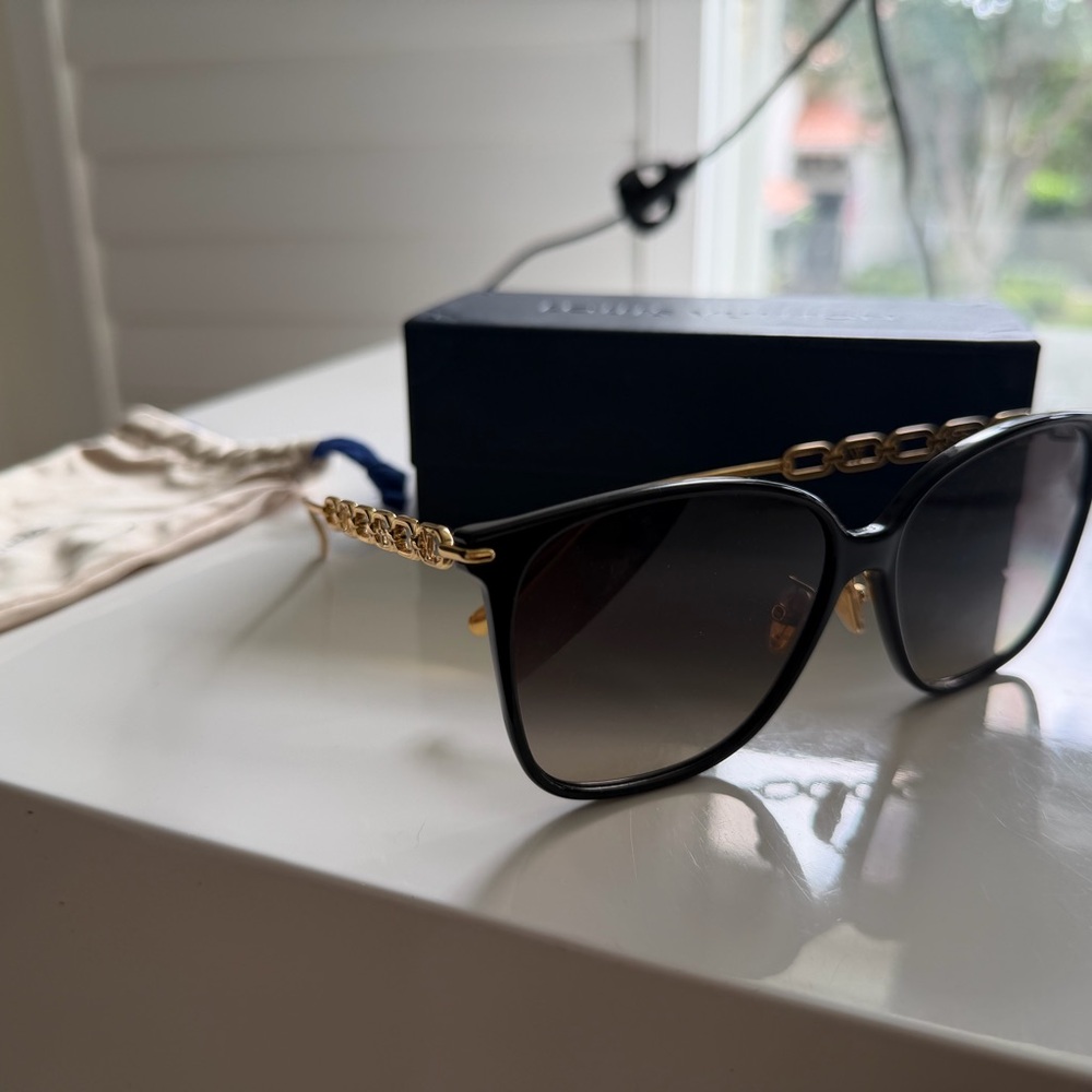 My LV Chain Two Classique Square Sunglasses 🕶️